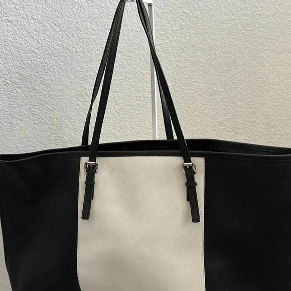 Black & white Michael Kors purse - Picture 3 of 5